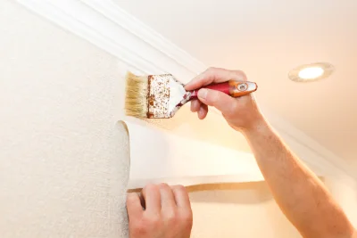 Pose de papier peint à Saint-Maur-des-Bois — revêtements muraux et toiles de verre